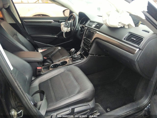 1VWBT7A31HC045537 Volkswagen Passat 1.8t Se