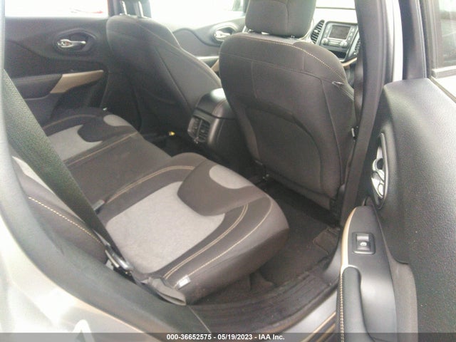 1C4PJLCB2JD523444 Jeep Cherokee Latitude