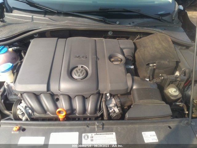 2013 VOLKSWAGEN PASSAT 2.5L SE VIN: 1VWBP7A30DC093013