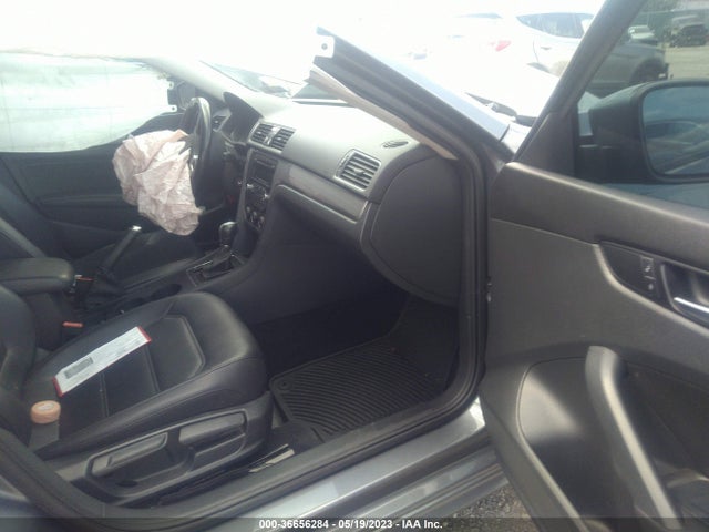 1VWAT7A30EC112698 Volkswagen Passat Wolfsburg Ed