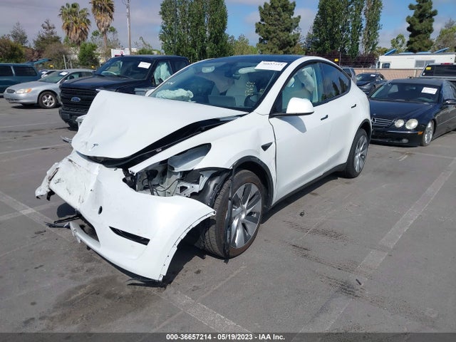 Tesla Model Y Long Range 2023 7SAYGDEE4PF741261 Image 2