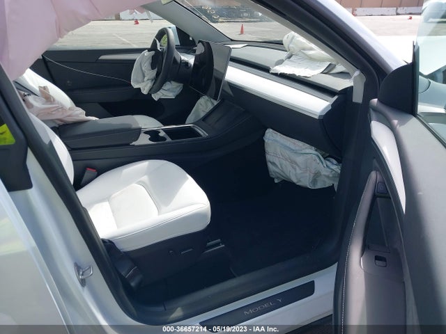 Tesla Model Y Long Range 2023 7SAYGDEE4PF741261 Image 9