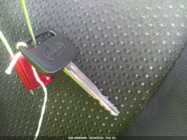 2010 PONTIAC VIBE W/1SB VIN: 5Y2SP6E00AZ410780
