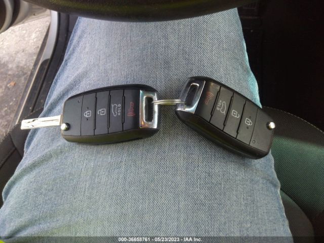 KNDJP3A56H7428928 KIA SOUL +