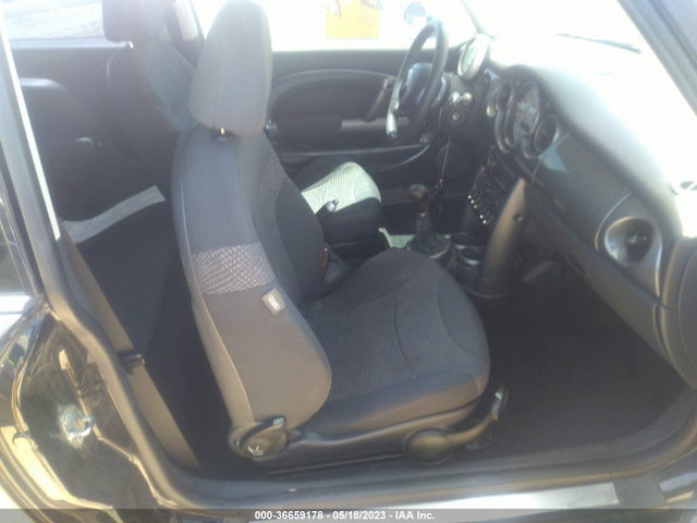 2004 MINI COOPER HARDTOP VIN: WMWRC33424TC54327