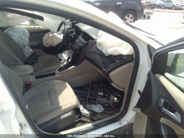 1FADP3K23JL281942 Ford FOCUS SE