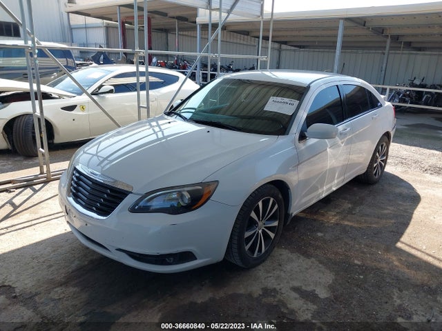 1C3CCBBG2EN152449 Chrysler 200 Touring