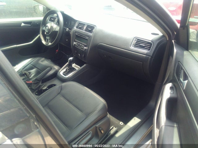 3VWD17AJ5EM238958 Volkswagen Jetta Sedan Se