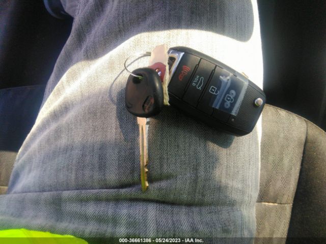 KNAFK4A66G5566284 KIA FORTE LX