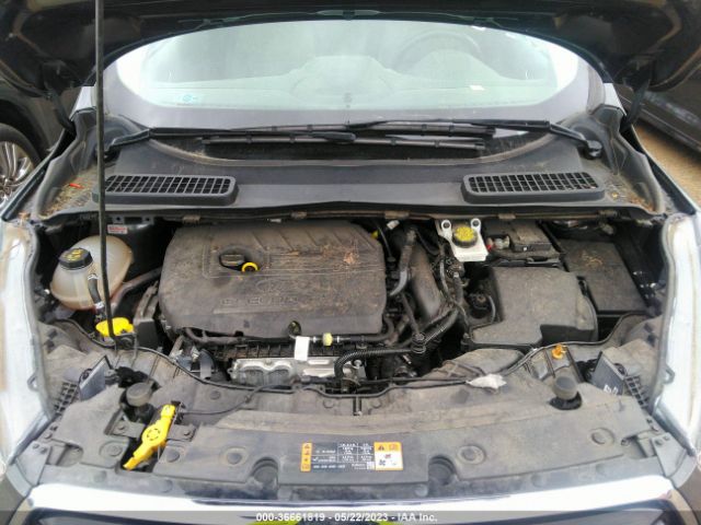 1FMCU9GD5JUD51605 Ford ESCAPE SE