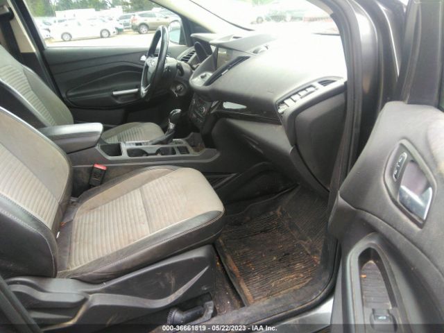 1FMCU9GD5JUD51605 Ford ESCAPE SE