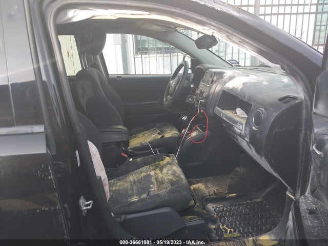 1C4NJDBB4GD508726 Jeep Compass Sport
