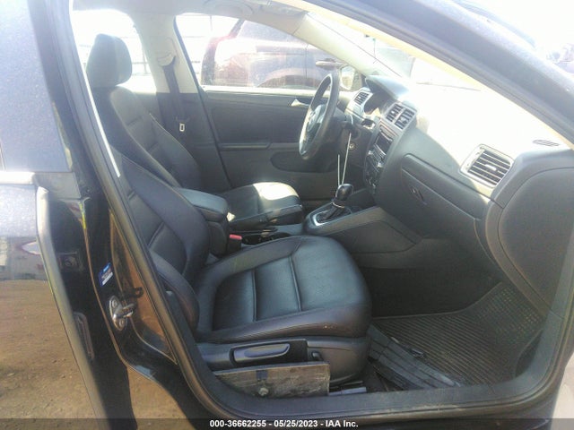 3VWD17AJ3EM382251 Volkswagen Jetta Sedan Se