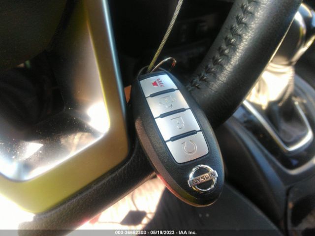 5N1AT2MV4HC765800 Nissan ROGUE SV