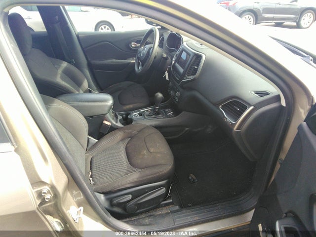 1C4PJLCB3KD411706 Jeep Cherokee Latitude
