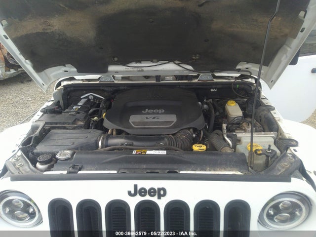 1C4BJWEG9FL566499 Jeep Wrangler Unlimited Sahara