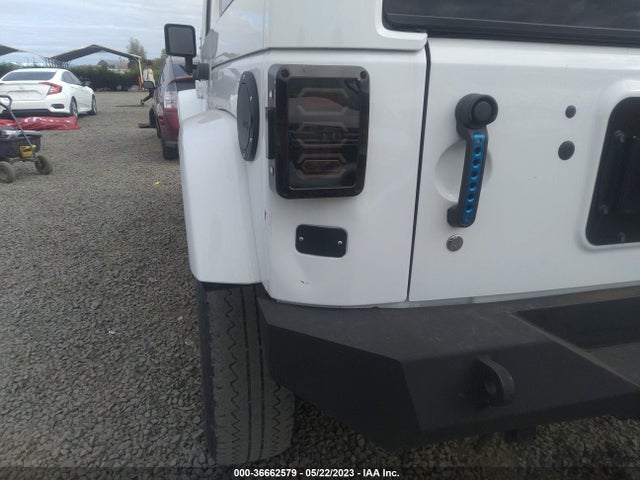1C4BJWEG9FL566499 Jeep Wrangler Unlimited Sahara