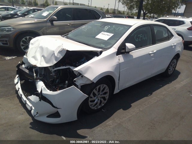 Toyota COROLLA LE 2018 2T1BURHE5JC034430 Image 2