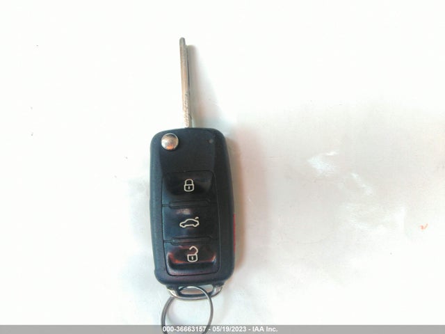 2010 VOLKSWAGEN EOS KOMFORT VIN: WVWBA7AH8AV023209