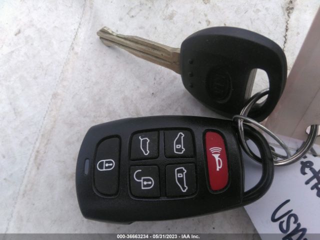 KNDMH4C78E6588891 KIA SEDONA EX