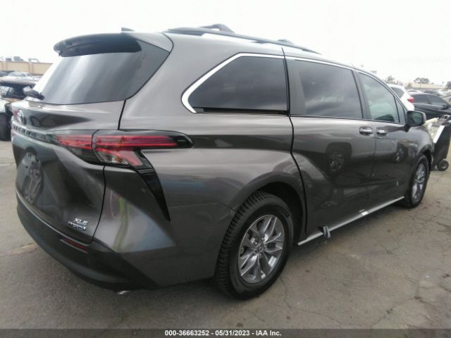 5TDJRKEC2NS099367 Toyota SIENNA XLE
