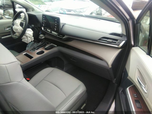 5TDJRKEC2NS099367 Toyota SIENNA XLE