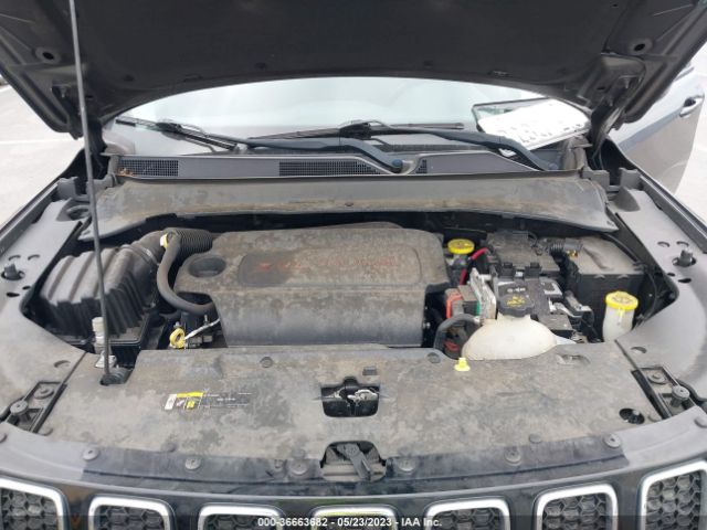 3C4NJDBB9JT409319 Jeep Compass Latitude