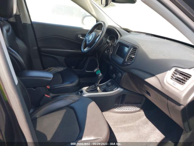 3C4NJDBB9JT409319 Jeep Compass Latitude