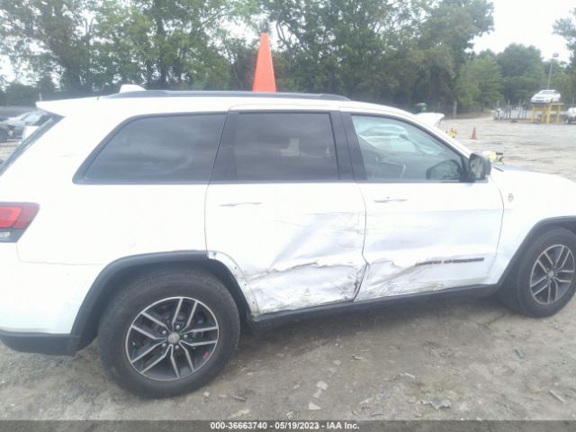 1C4RJFLG9JC227669 Jeep Grand Cherokee Trailhawk