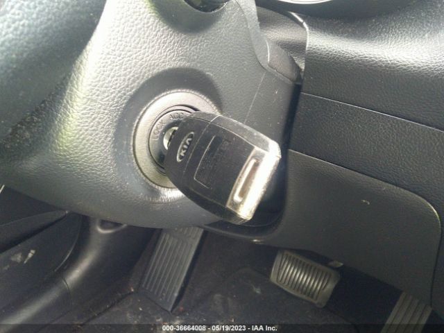 KNAFK4A65G5572917 KIA FORTE LX