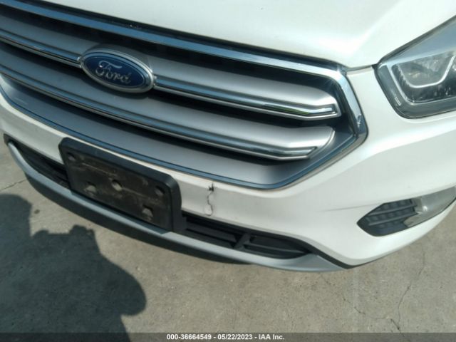 1FMCU0J96HUA26259 Ford Escape Titanium