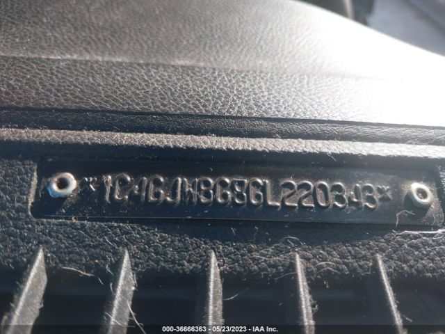 1C4GJWBG8GL220343 Jeep Wrangler Sahara