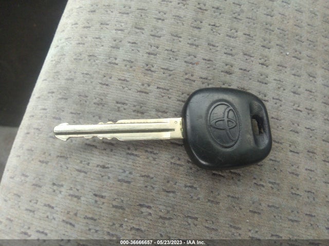 2006 TOYOTA COROLLA CE/LE VIN: JTDBR32E360088902