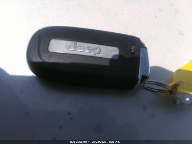 3C4NJCBB9JT300045 Jeep Compass Latitude