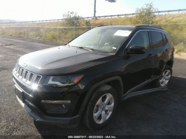 3C4NJCBB9JT300045 Jeep Compass Latitude