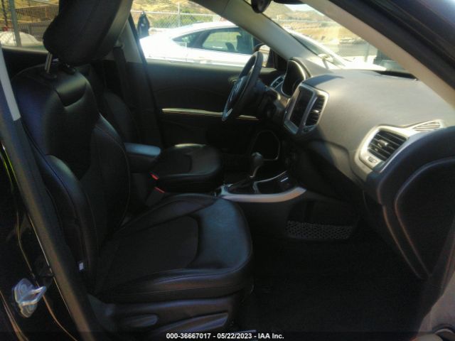 3C4NJCBB9JT300045 Jeep Compass Latitude