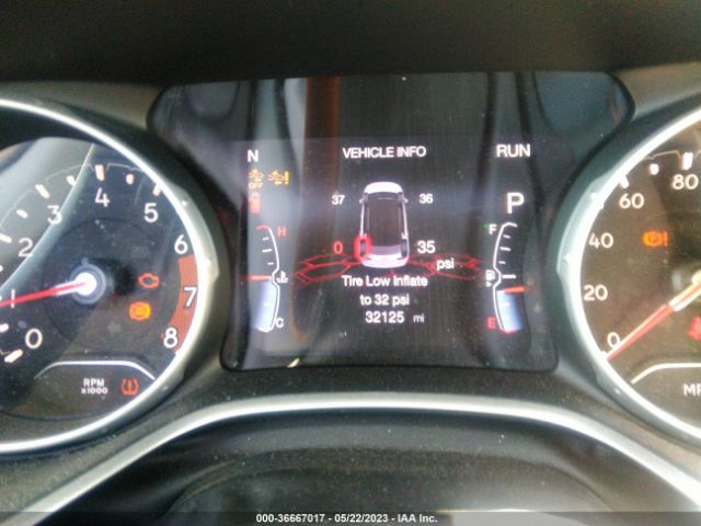 3C4NJCBB9JT300045 Jeep Compass Latitude