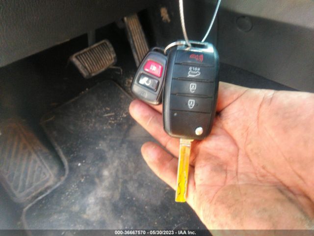 5XYKTDA64FG613736 KIA SORENTO LX