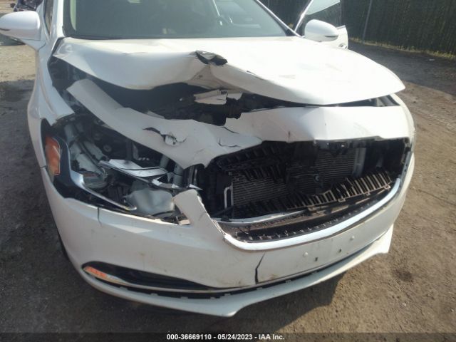 1G4ZP5SS2JU141821 Buick Lacrosse Essence