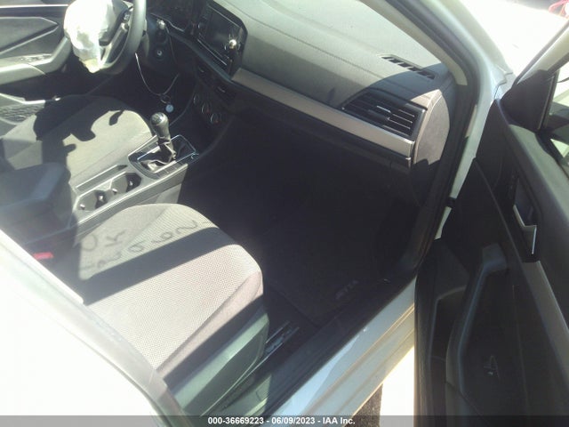 3VWN57BU2MM039365 Volkswagen Jetta S/r-line