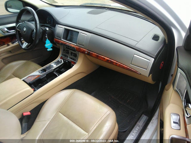 SAJWA0FS6FPU87383 Jaguar Xf I4 T Premium