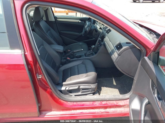 1VWAT7A3XFC113195 Volkswagen Passat 1.8t Limited Edition
