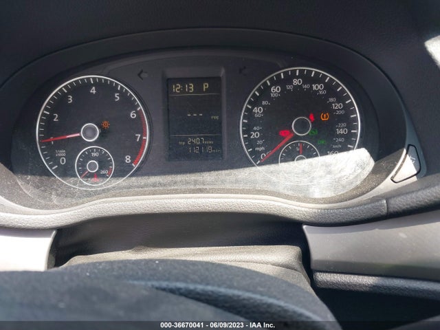 1VWAT7A3XFC113195 Volkswagen Passat 1.8t Limited Edition