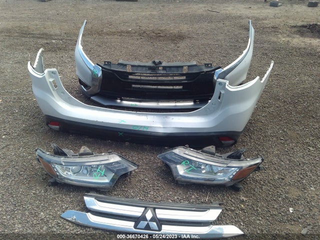JA4AZ3A37HZ035379 Mitsubishi Outlander Se
