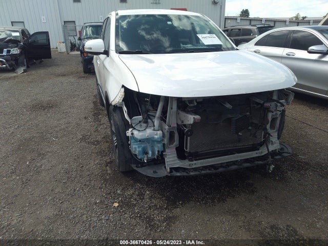 JA4AZ3A37HZ035379 Mitsubishi Outlander Se