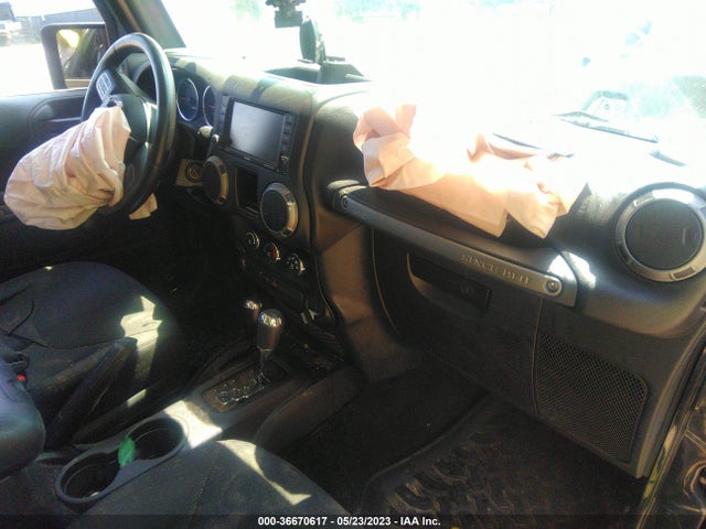 2015 JEEP WRANGLER UNLIMITED SPORT VIN: 1C4BJWDGXFL770214