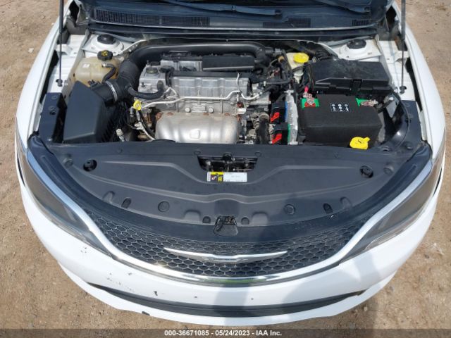 1C3CCCFB6FN560989 Chrysler 200 LX