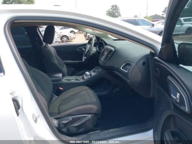 1C3CCCFB6FN560989 Chrysler 200 LX