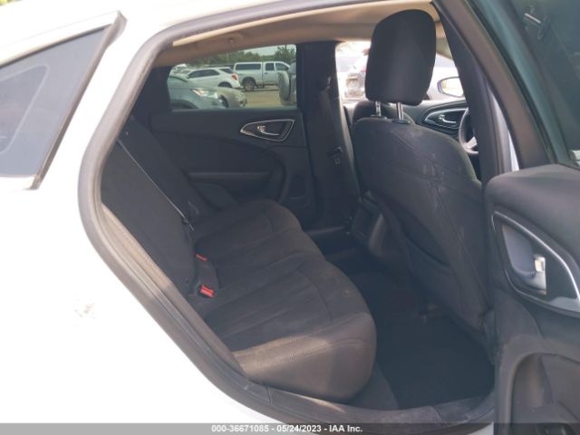 1C3CCCFB6FN560989 Chrysler 200 LX