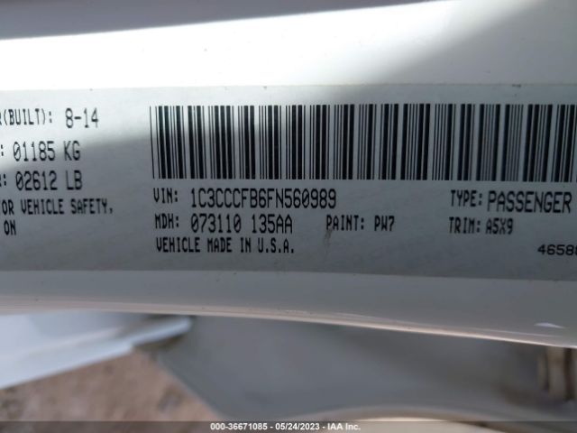 1C3CCCFB6FN560989 Chrysler 200 LX